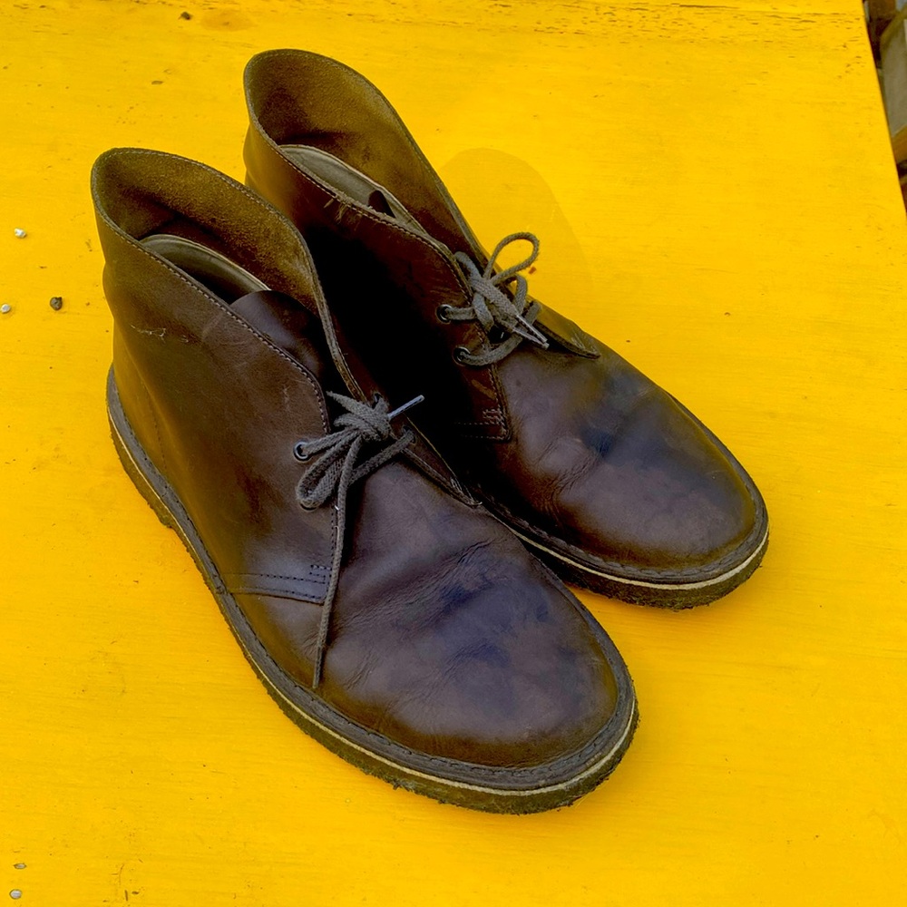 Men’s Clark’s size 10 chukka boot brown leather